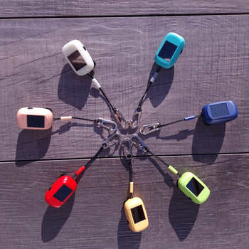 SUN+SHINE, assortiert 12 Stück, gemischte Farben, Mini Taschenlampe Recycelt inkl. Karabiner